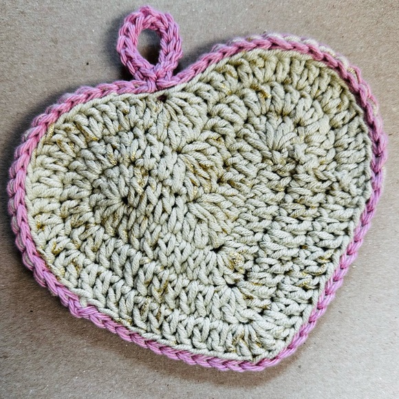Mini Crocheted Heart Potholders, Kitchen Decor - Picture 3 of 8